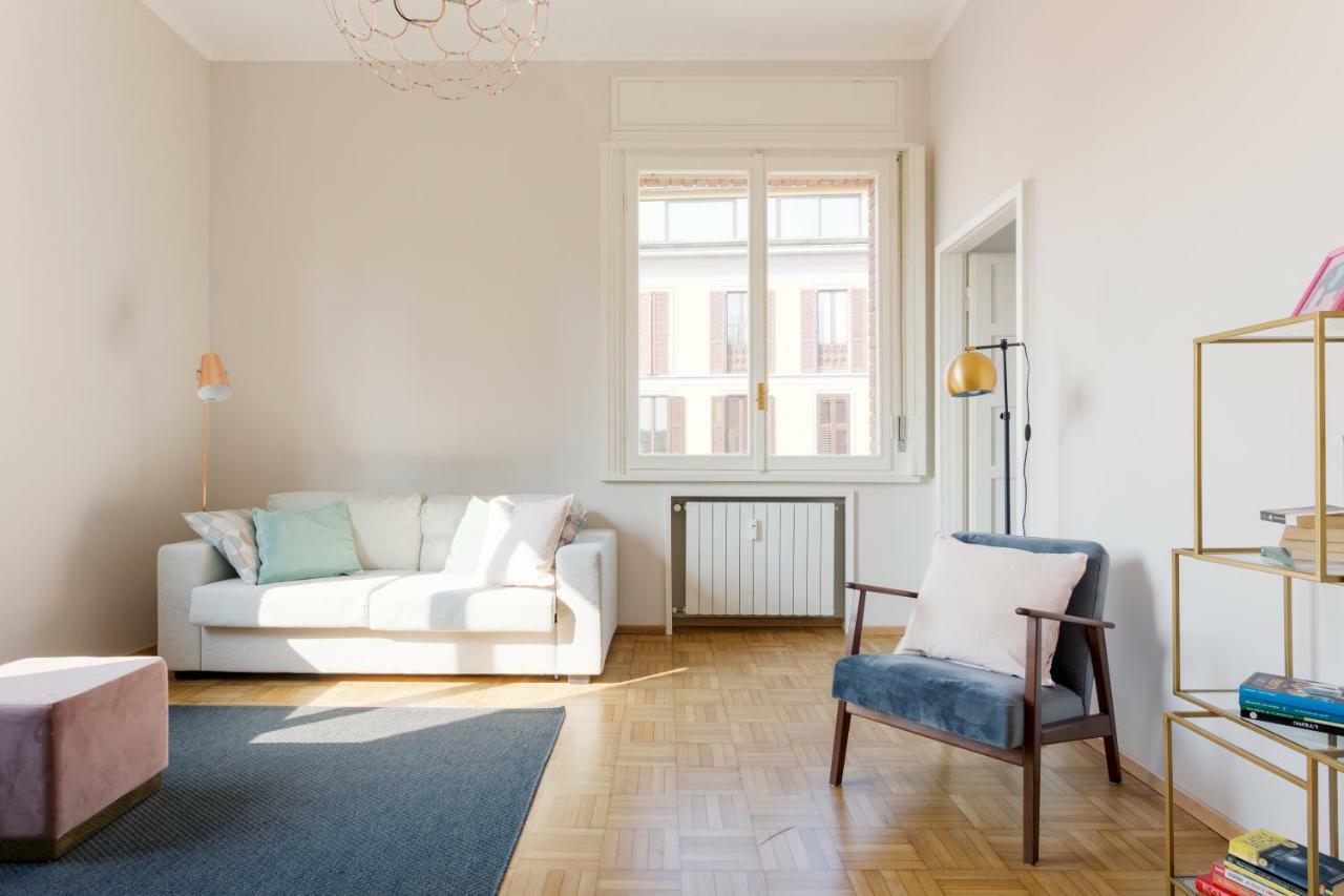 Amazing Apartment With A View Milan Bagian luar foto