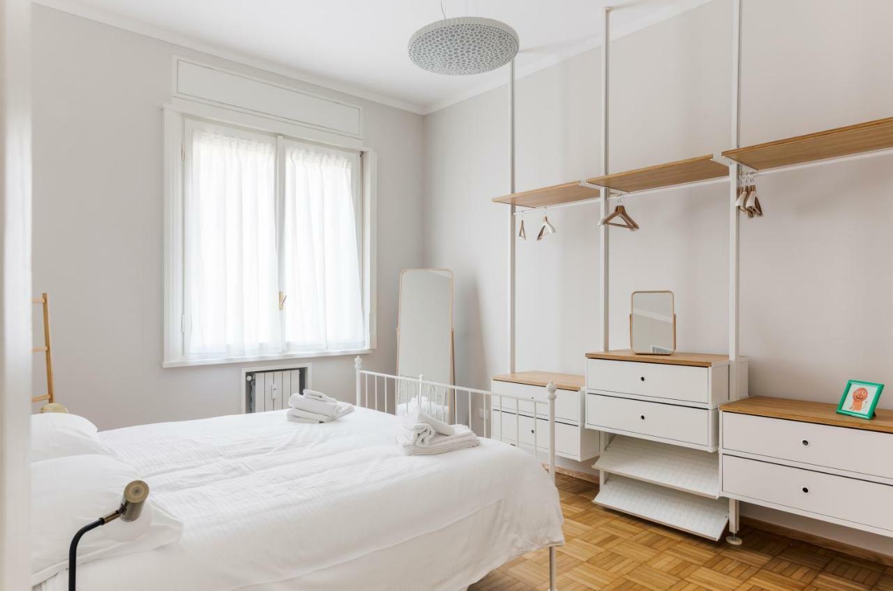 Amazing Apartment With A View Milan Bagian luar foto
