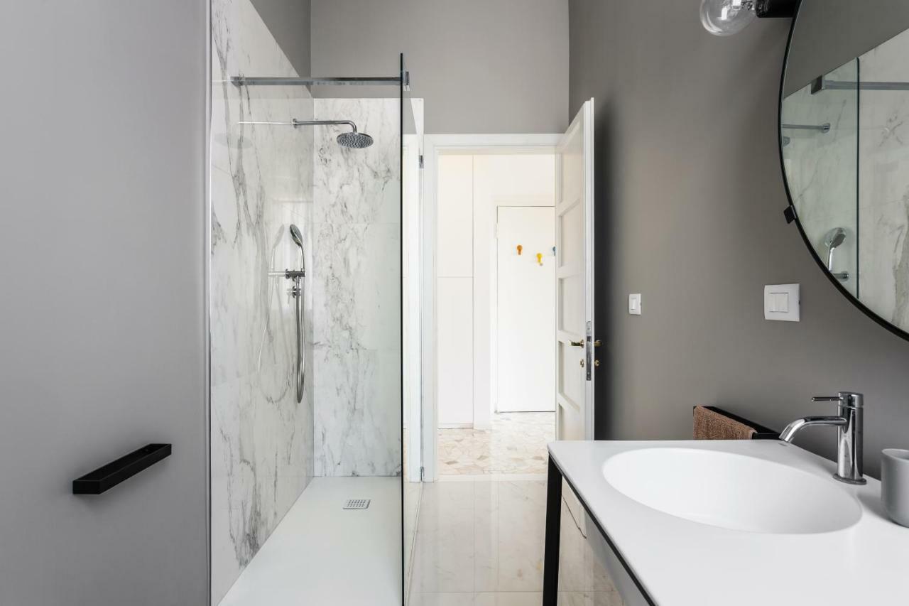 Amazing Apartment With A View Milan Bagian luar foto