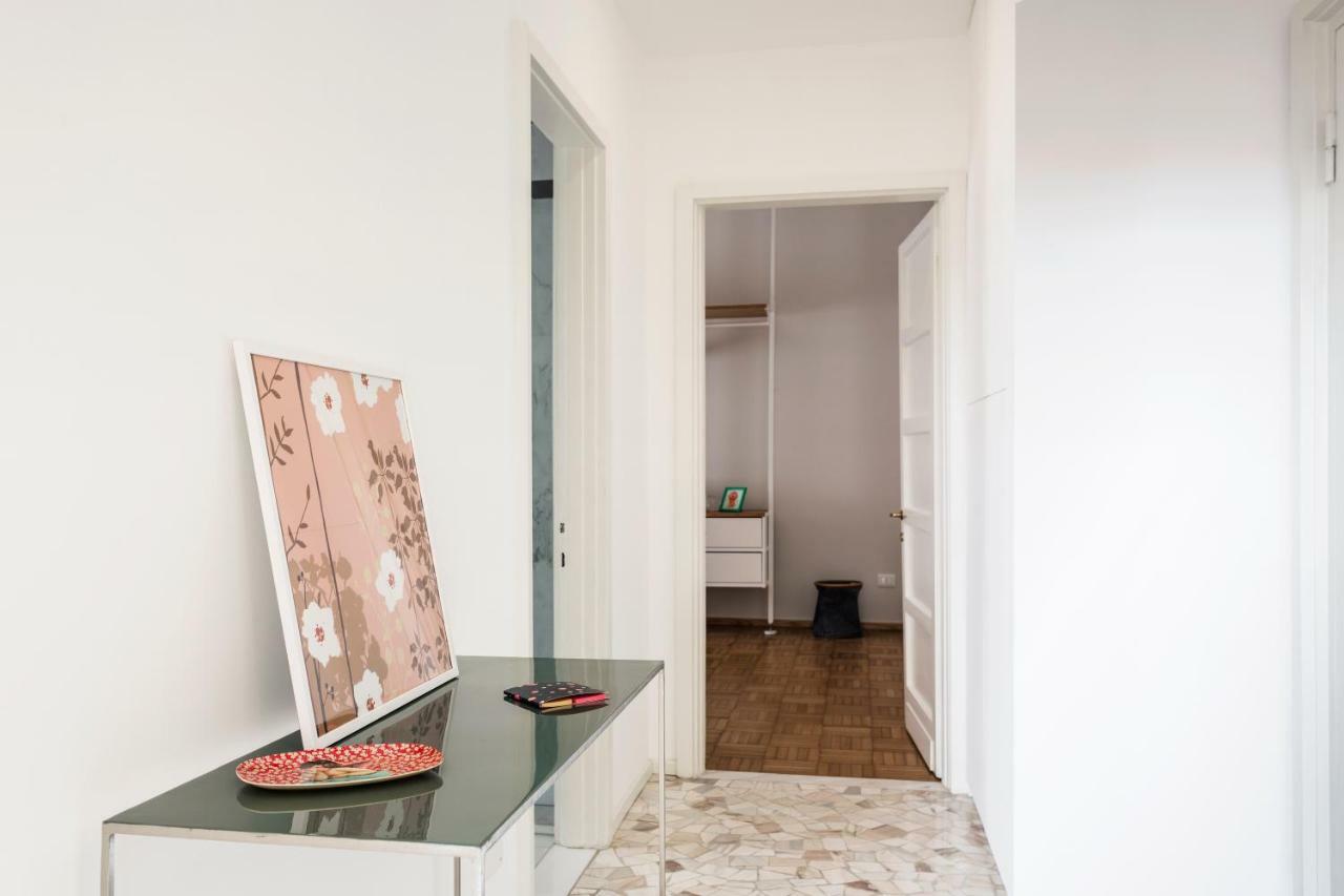 Amazing Apartment With A View Milan Bagian luar foto