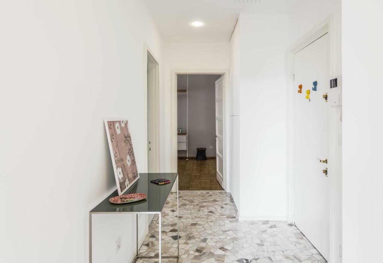 Amazing Apartment With A View Milan Bagian luar foto