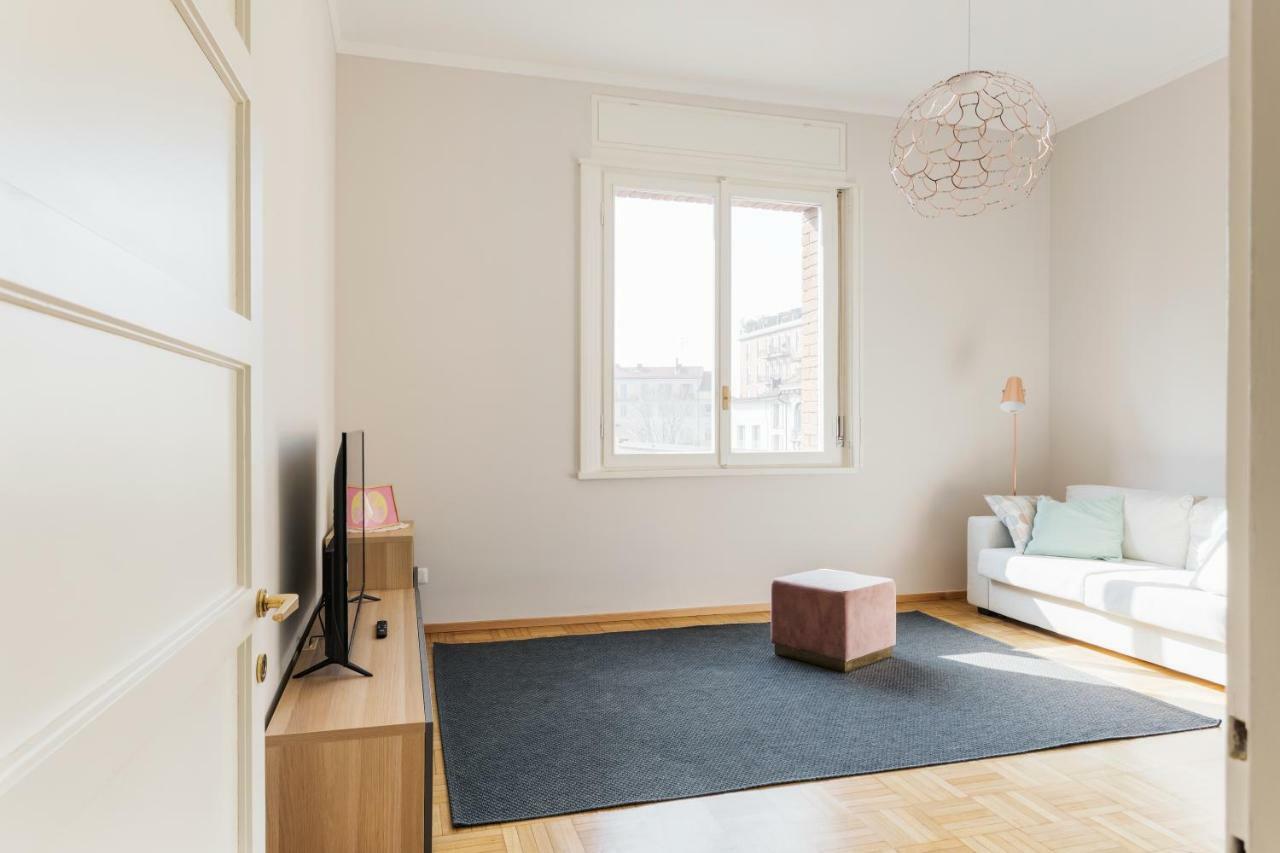 Amazing Apartment With A View Milan Bagian luar foto