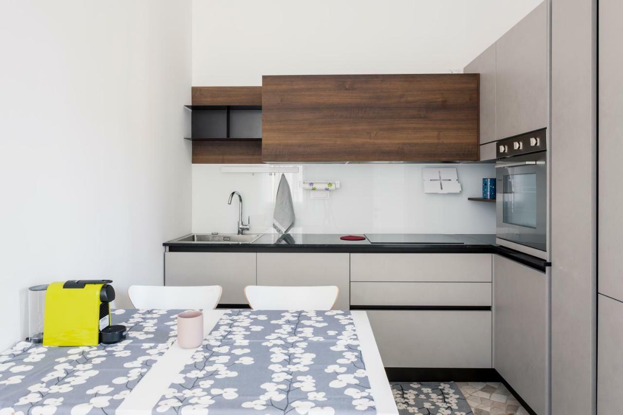 Amazing Apartment With A View Milan Bagian luar foto
